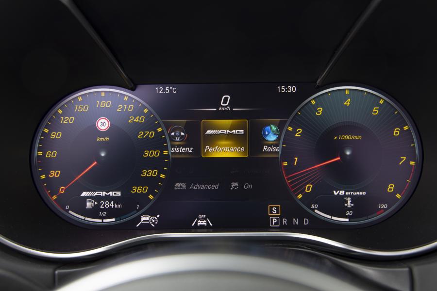 Панель приборов Mercedes-AMG GT S (C190) 2019 года  (WW) (фото 21 из 26)